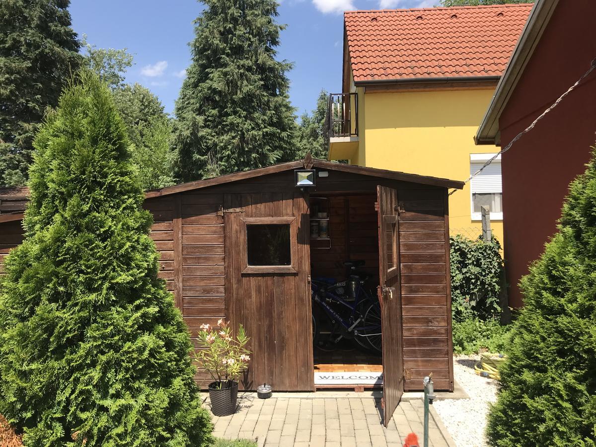 Gunarasi Villa Jacuzzival Dombovar Exterior photo